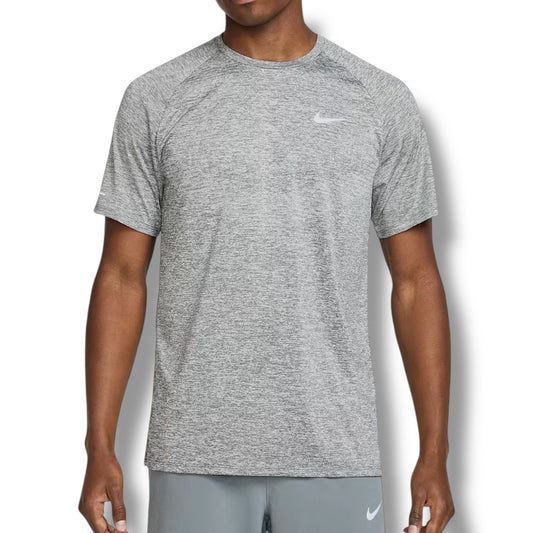NIKE - STRIDE ADV T-SHIRT - GREY